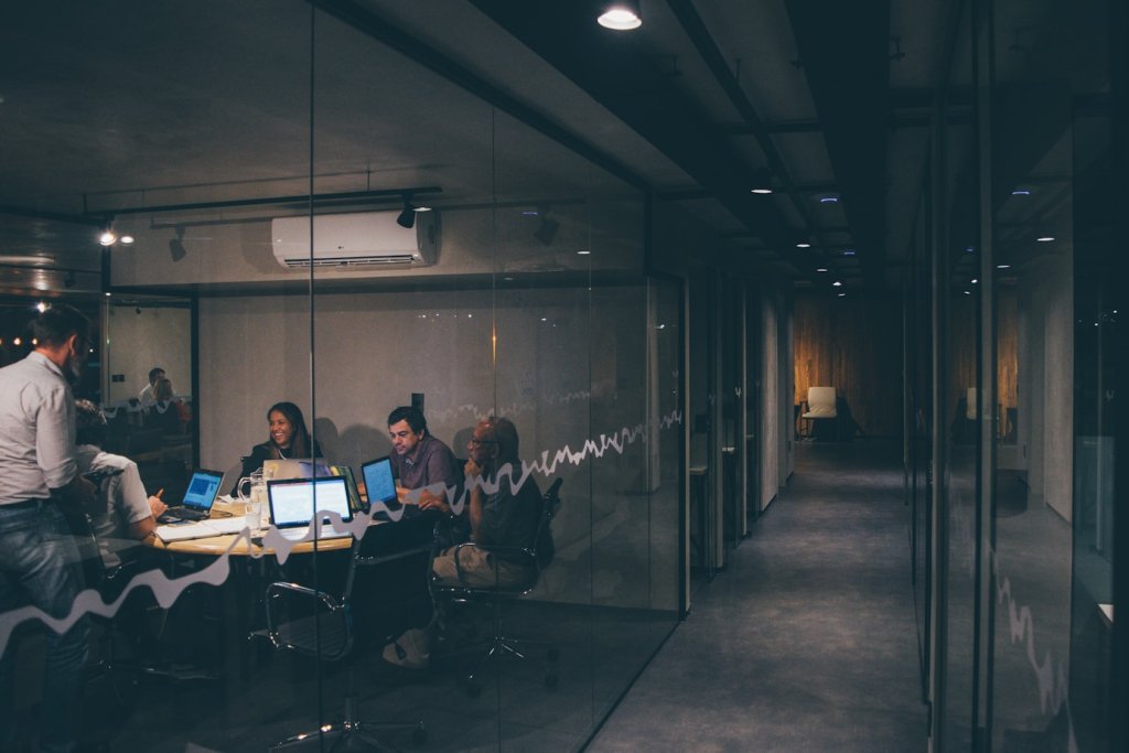 onlyseo team working together